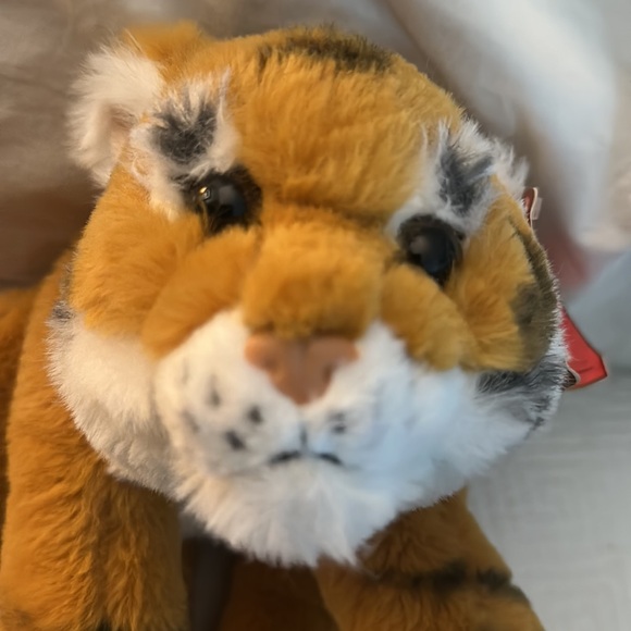FAO Schwarz Adopt a Pet new plush tiger with vervet nose clean soft, very nice - Picture 10 of 15